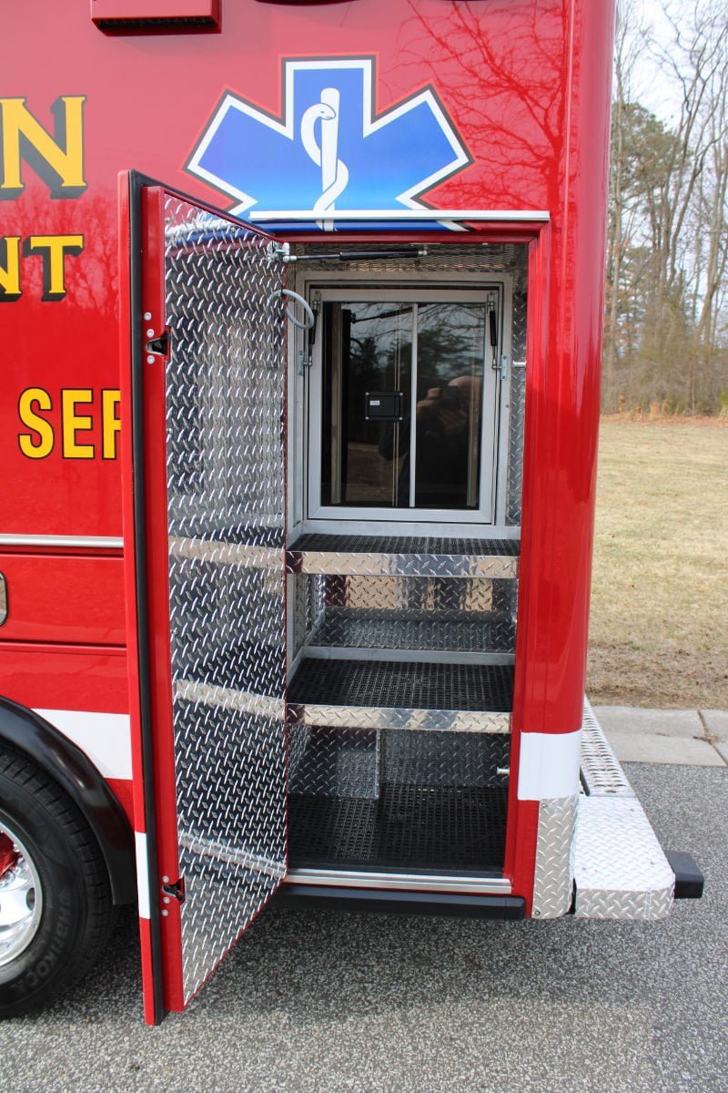 Pennsauken had Horton build an interior/exterior access at the top of the rear compartment on the driver's side.