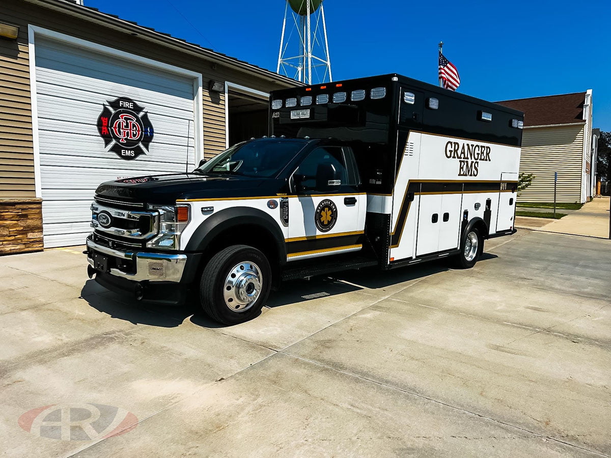 American Emergency Vehicles built this Traumahawk XT Type 1 ambulance for Granger (IA) EMS on a Ford F-550 four-wheel drive chassis powered by a 6.7-liter diesel engine.