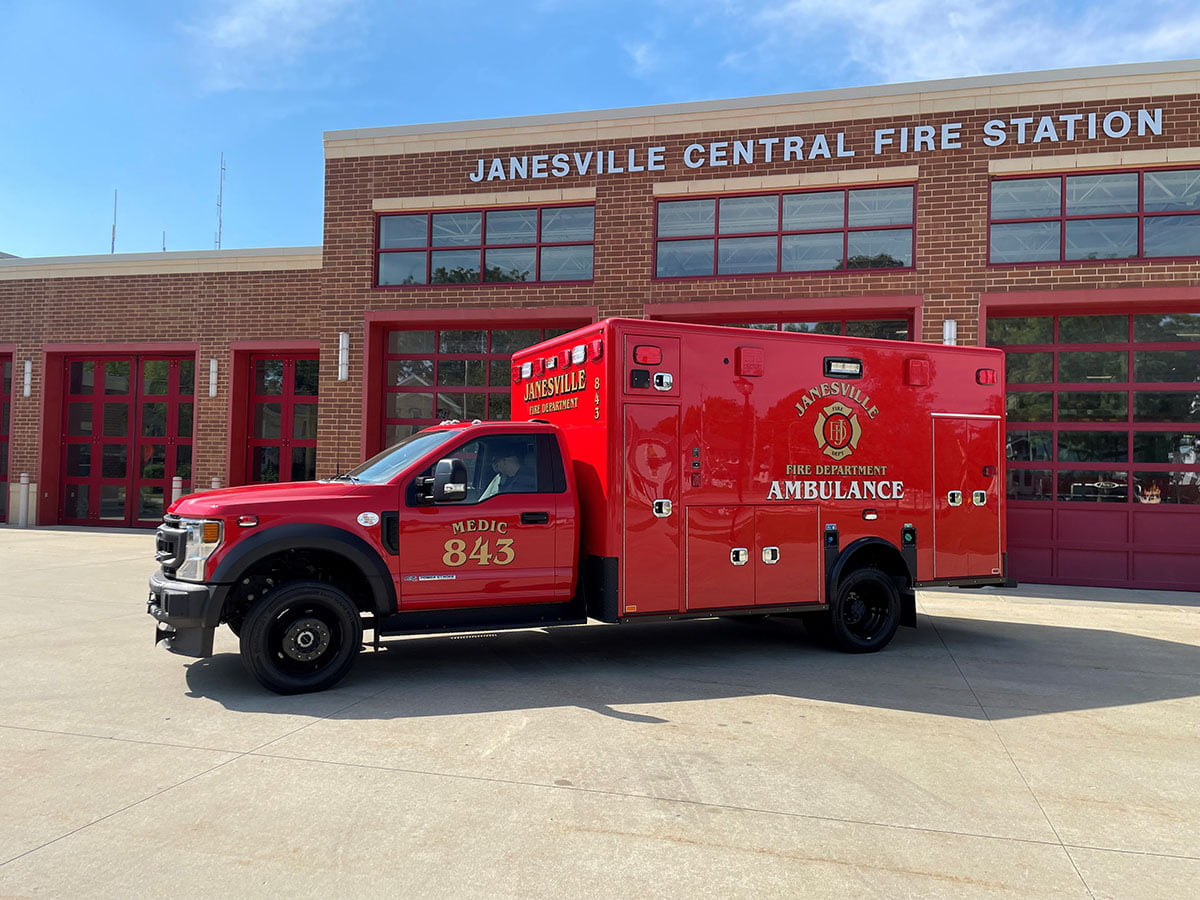 Janesville (WI) Fire Department had Horton Emergency Vehicles build this Type 1 ambulance on a Ford F-550 4x4 chassis.