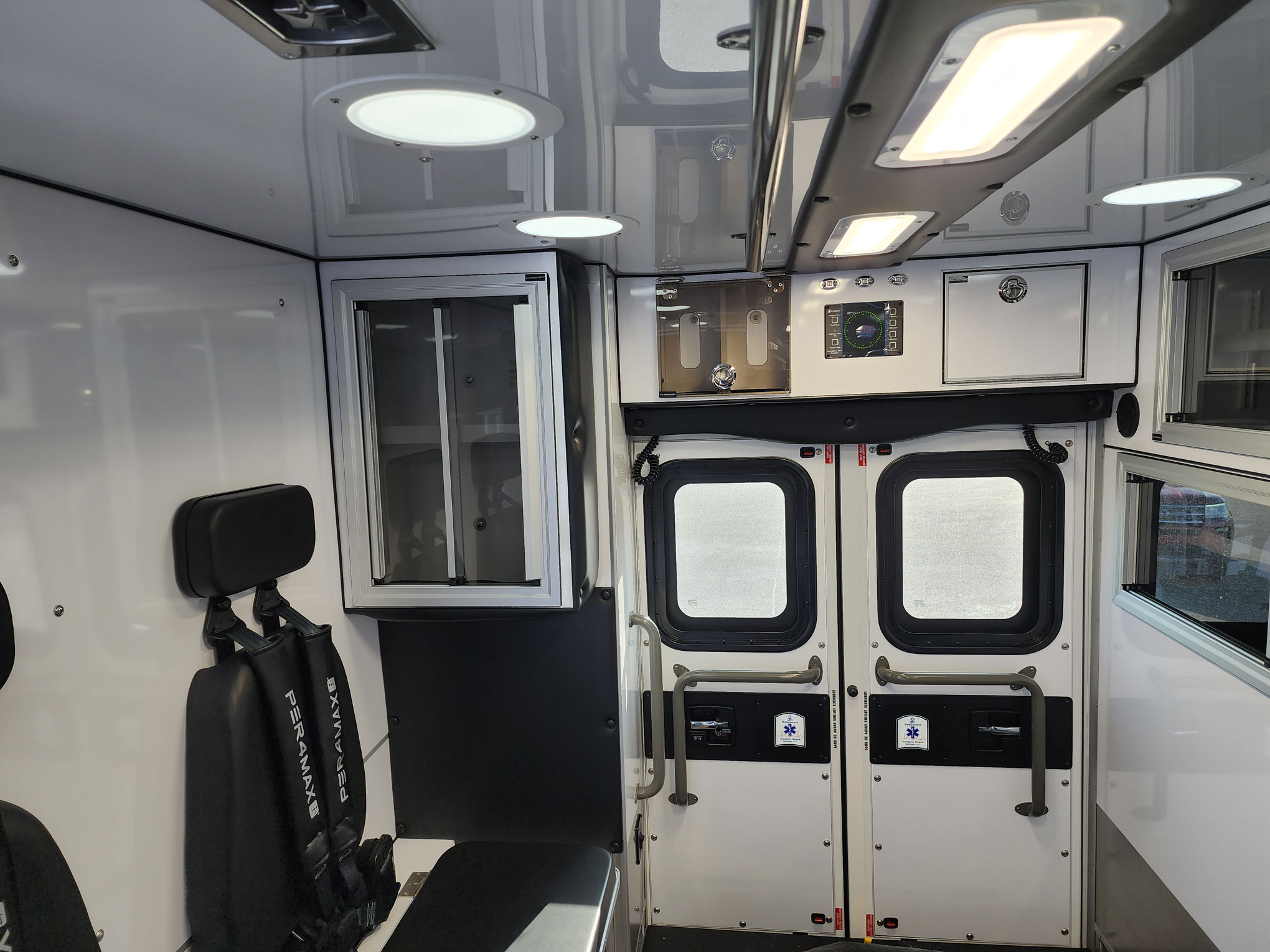 All four seating positions inside the patient module are protected by Per4Max four-point safety harnesses.