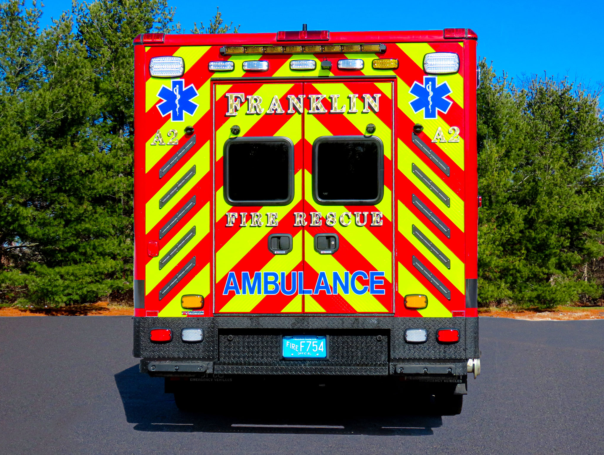 Lighting on the Horton rig includes Whelen LED warning and scene lights, a Whelen LED rear arrowstick, and LED chevron lighting.